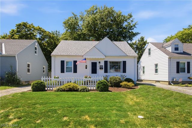 240 Moore Road, Avon Lake, OH 44012