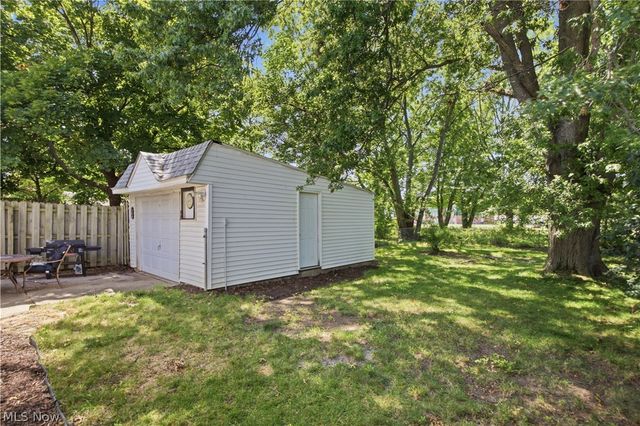 240 Moore Road, Avon Lake, OH 44012