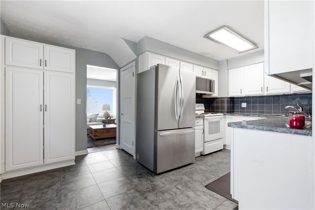 240 Moore Road, Avon Lake, OH 44012