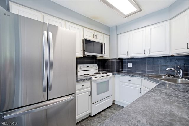 240 Moore Road, Avon Lake, OH 44012