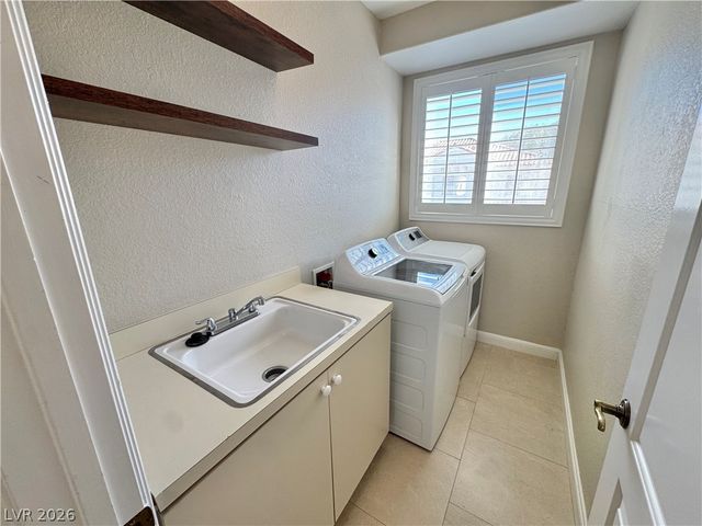 7628 Valley Green Drive 202, Las Vegas, NV 89149