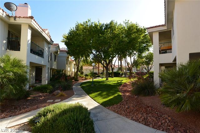 7628 Valley Green Drive 202, Las Vegas, NV 89149