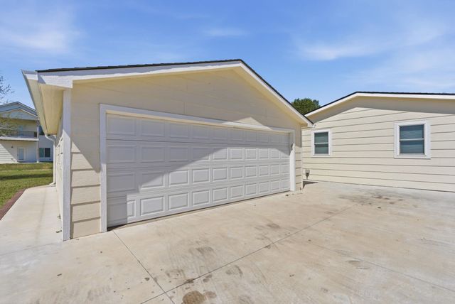 813 S Goddard Rd, Goddard, KS 67052