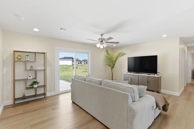 813 S Goddard Rd, Goddard, KS 67052