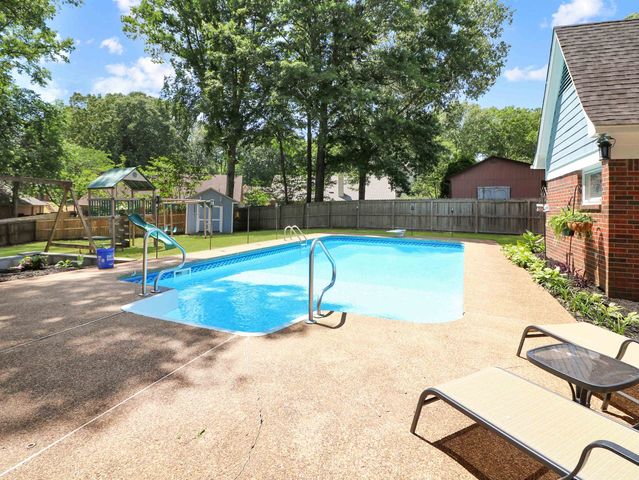 8881 W GLENDALE CT, Memphis, TN 38018
