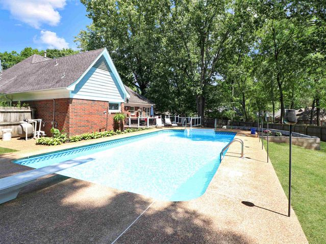8881 W GLENDALE CT, Memphis, TN 38018