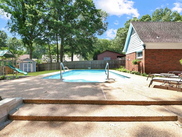 8881 W GLENDALE CT, Memphis, TN 38018