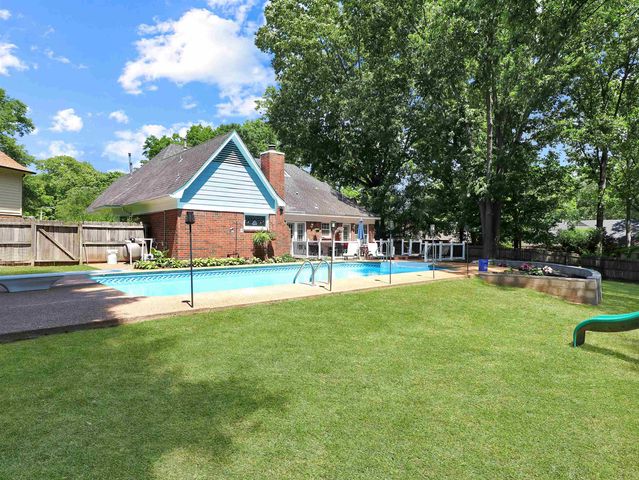 8881 W GLENDALE CT, Memphis, TN 38018