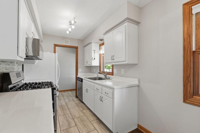 443 Cord Circle, New Brighton, MN 55112