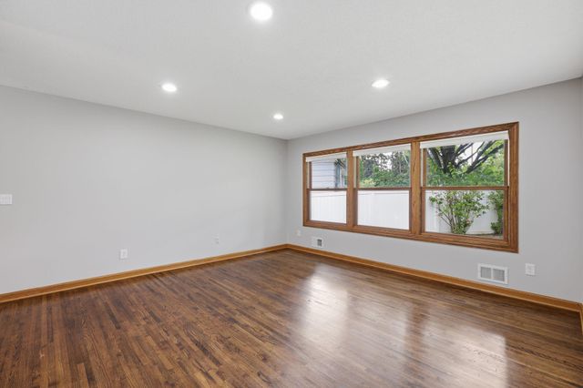 443 Cord Circle, New Brighton, MN 55112