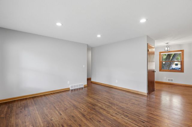 443 Cord Circle, New Brighton, MN 55112