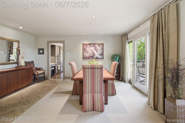 5321 Forest Way, Bloomfield Hills, MI 48302