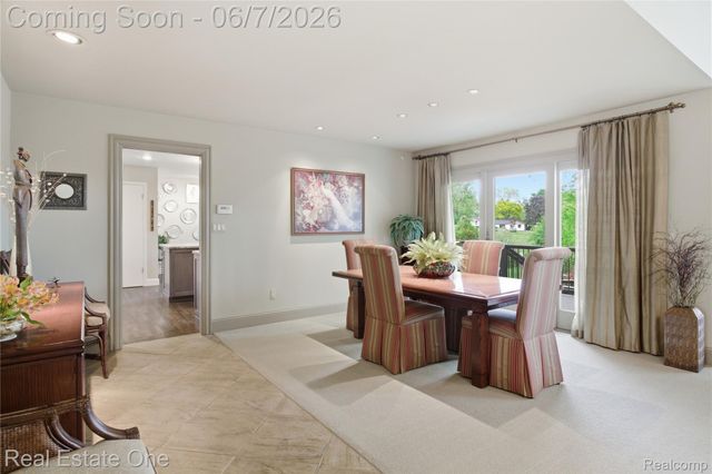 5321 Forest Way, Bloomfield Hills, MI 48302