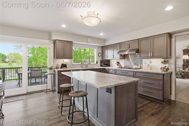 5321 Forest Way, Bloomfield Hills, MI 48302