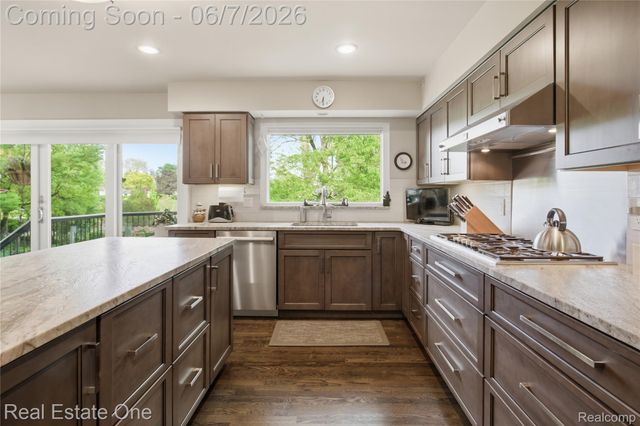 5321 Forest Way, Bloomfield Hills, MI 48302