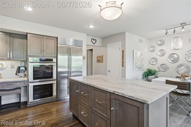 5321 Forest Way, Bloomfield Hills, MI 48302