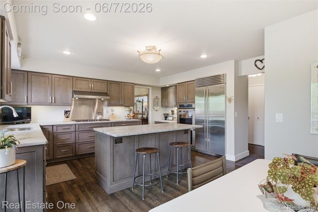 5321 Forest Way, Bloomfield Hills, MI 48302