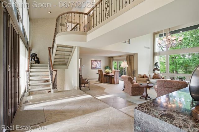 5321 Forest Way, Bloomfield Hills, MI 48302