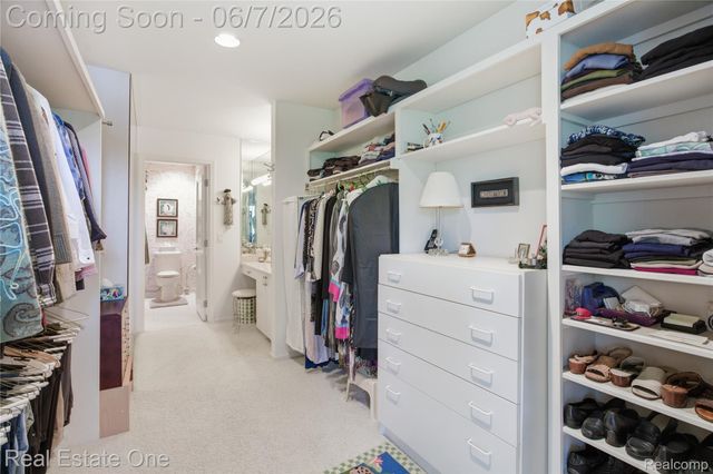 5321 Forest Way, Bloomfield Hills, MI 48302