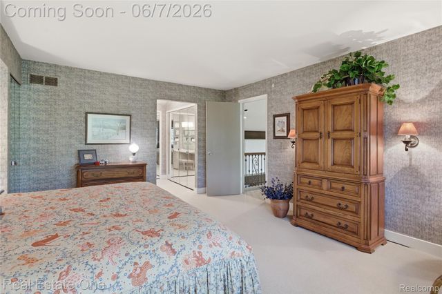 5321 Forest Way, Bloomfield Hills, MI 48302
