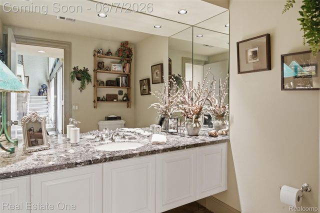 5321 Forest Way, Bloomfield Hills, MI 48302