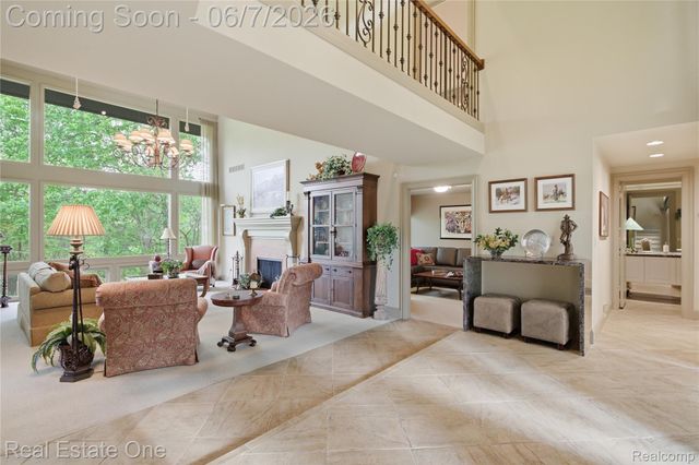 5321 Forest Way, Bloomfield Hills, MI 48302