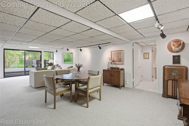 5321 Forest Way, Bloomfield Hills, MI 48302