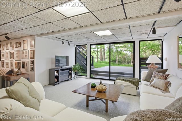 5321 Forest Way, Bloomfield Hills, MI 48302