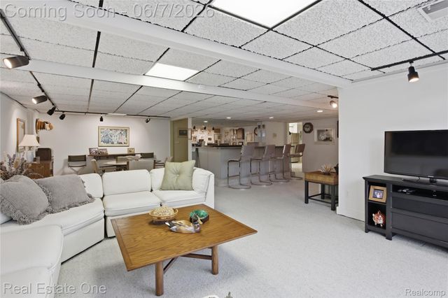 5321 Forest Way, Bloomfield Hills, MI 48302