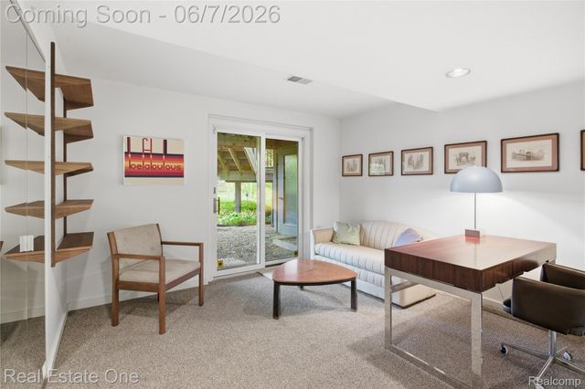 5321 Forest Way, Bloomfield Hills, MI 48302