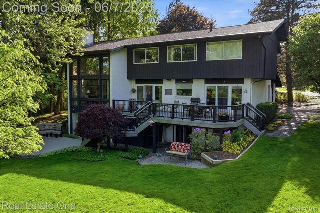 5321 Forest Way, Bloomfield Hills, MI 48302