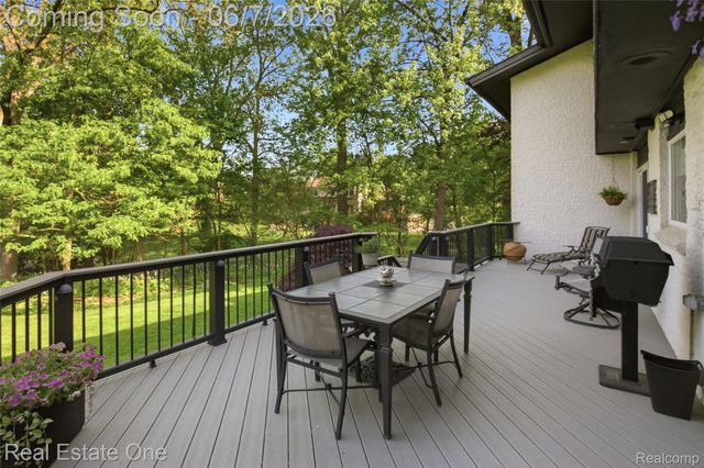 5321 Forest Way, Bloomfield Hills, MI 48302