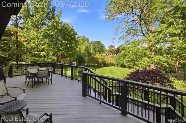5321 Forest Way, Bloomfield Hills, MI 48302
