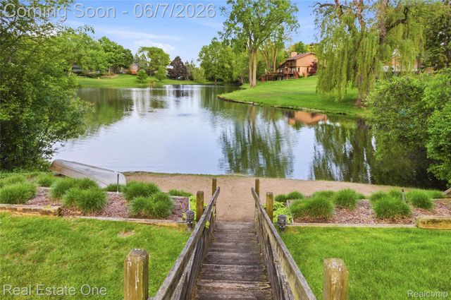 5321 Forest Way, Bloomfield Hills, MI 48302