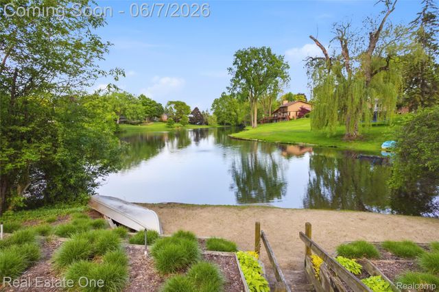 5321 Forest Way, Bloomfield Hills, MI 48302