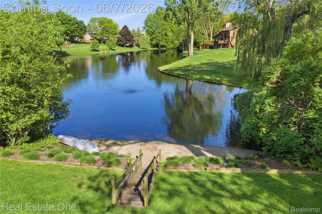 5321 Forest Way, Bloomfield Hills, MI 48302