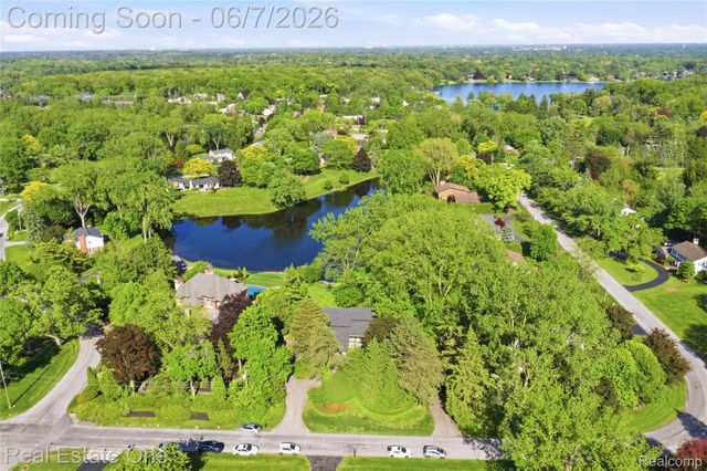 5321 Forest Way, Bloomfield Hills, MI 48302