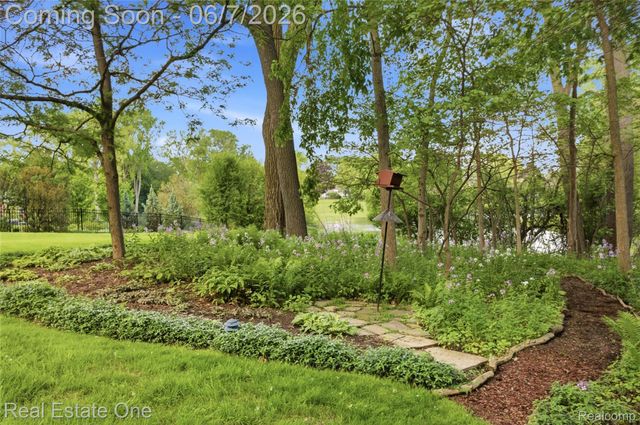 5321 Forest Way, Bloomfield Hills, MI 48302