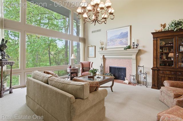 5321 Forest Way, Bloomfield Hills, MI 48302