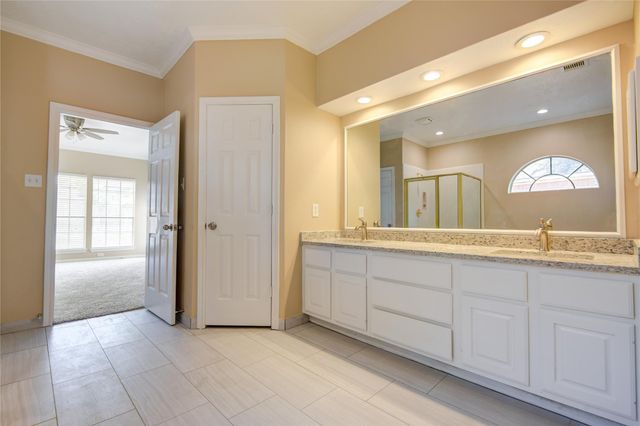 4006 Forest Birch Court, Houston, TX 77059