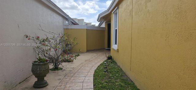 14971 SW 75th Ter, Miami, FL 33193