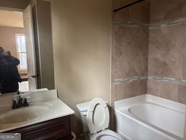 2525 Lake Erma Drive, Hampton, GA 30228