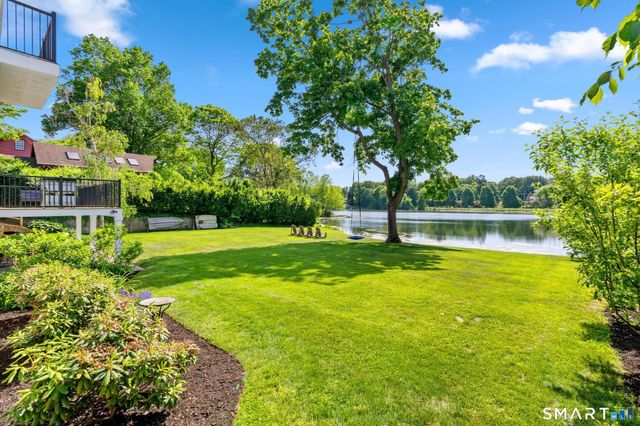 7 Waterside Lane, West Hartford, CT 06107