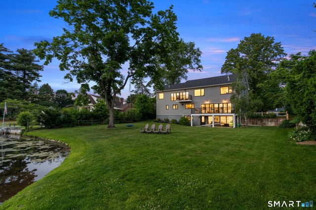 7 Waterside Lane, West Hartford, CT 06107