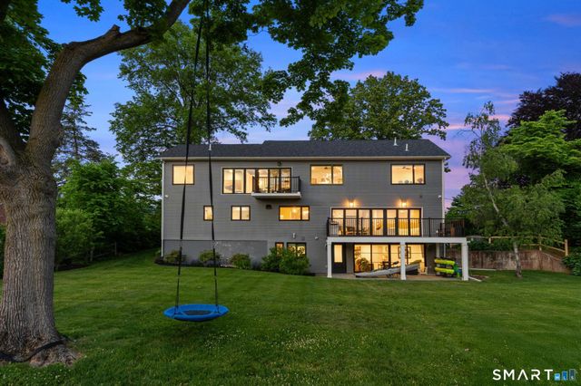 7 Waterside Lane, West Hartford, CT 06107