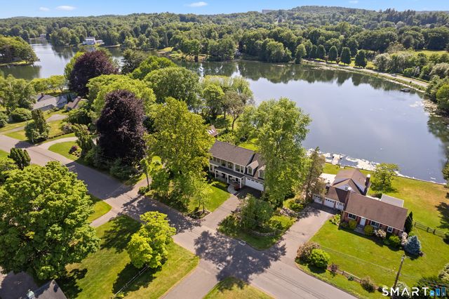 7 Waterside Lane, West Hartford, CT 06107
