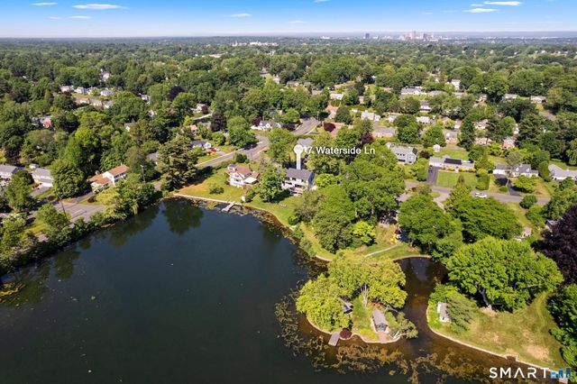 7 Waterside Lane, West Hartford, CT 06107