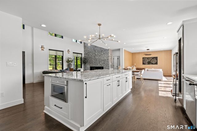7 Waterside Lane, West Hartford, CT 06107