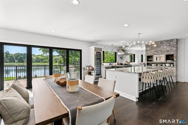 7 Waterside Lane, West Hartford, CT 06107