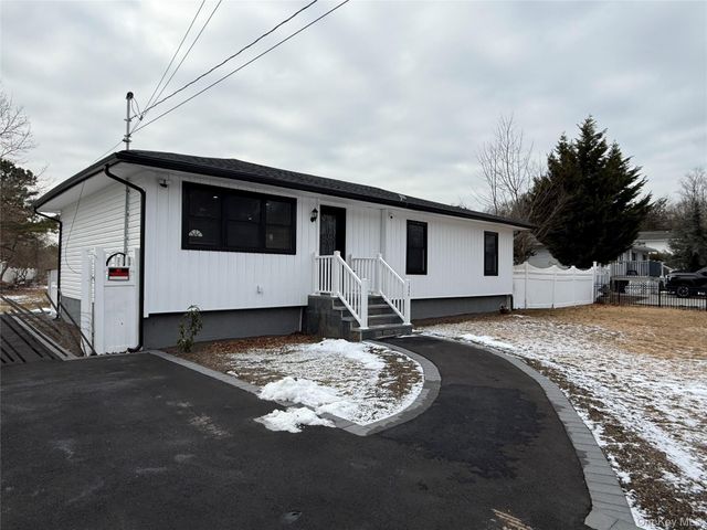 1068 Connetquot Avenue, Central Islip, NY 11722